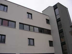 Fassade einer Wohnanlage, die saniert wurde